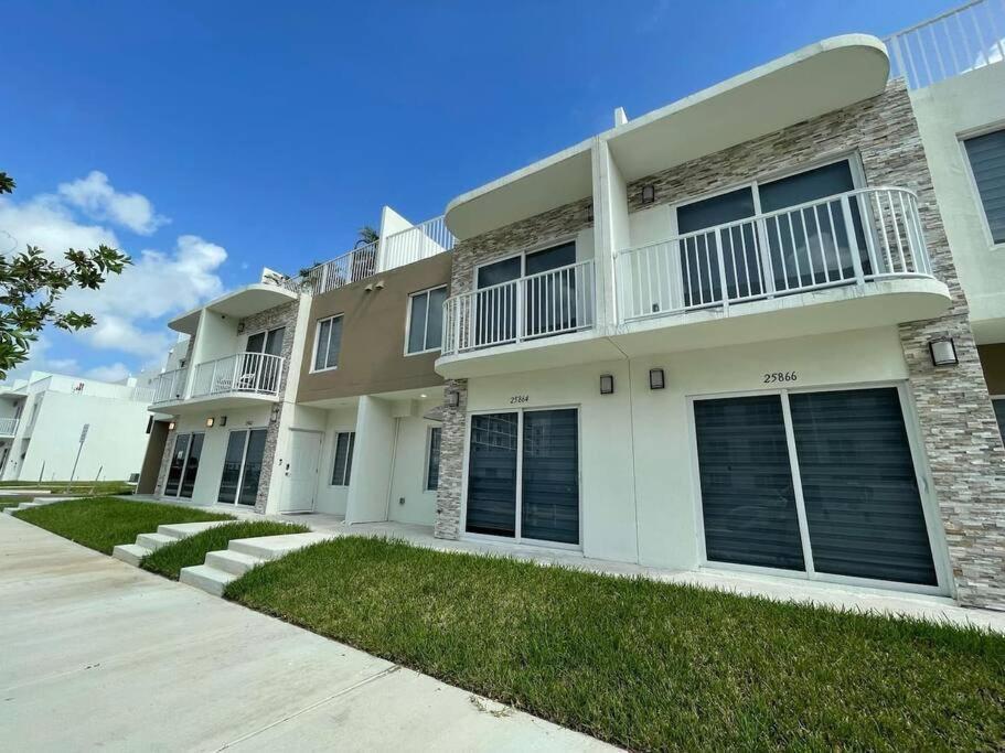 Vacay Spot Experience Luna Sky! 65" Tv Bar, Bbq, Shower Massage Jets, Music, Go To Fl Keys Homestead Esterno foto