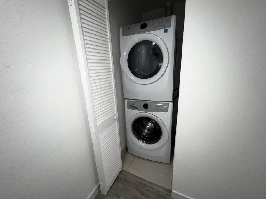 Vacay Spot Experience Luna Sky! 65" Tv Bar, Bbq, Shower Massage Jets, Music, Go To Fl Keys Homestead Esterno foto