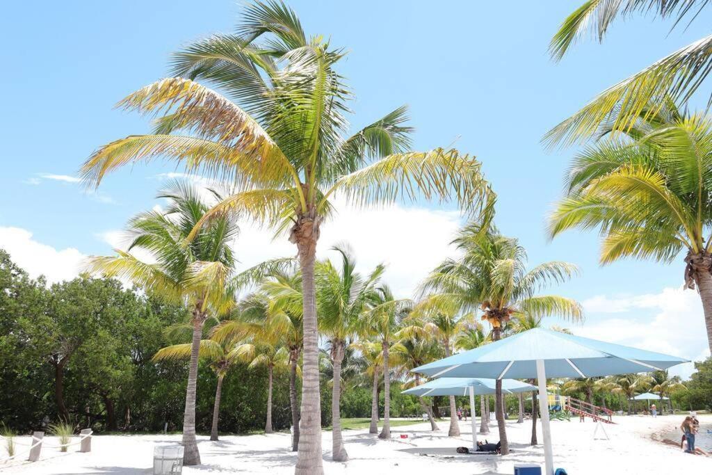 Vacay Spot Experience Luna Sky! 65" Tv Bar, Bbq, Shower Massage Jets, Music, Go To Fl Keys Homestead Esterno foto