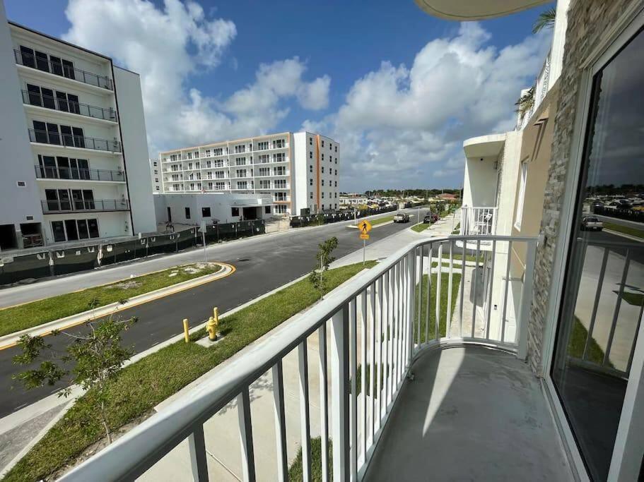 Vacay Spot Experience Luna Sky! 65" Tv Bar, Bbq, Shower Massage Jets, Music, Go To Fl Keys Homestead Esterno foto
