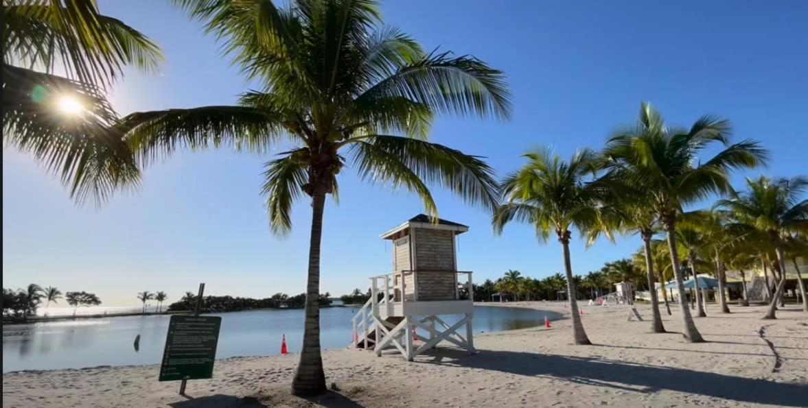 Vacay Spot Experience Luna Sky! 65" Tv Bar, Bbq, Shower Massage Jets, Music, Go To Fl Keys Homestead Esterno foto