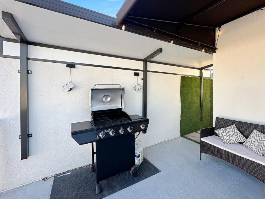 Vacay Spot Experience Luna Sky! 65" Tv Bar, Bbq, Shower Massage Jets, Music, Go To Fl Keys Homestead Esterno foto